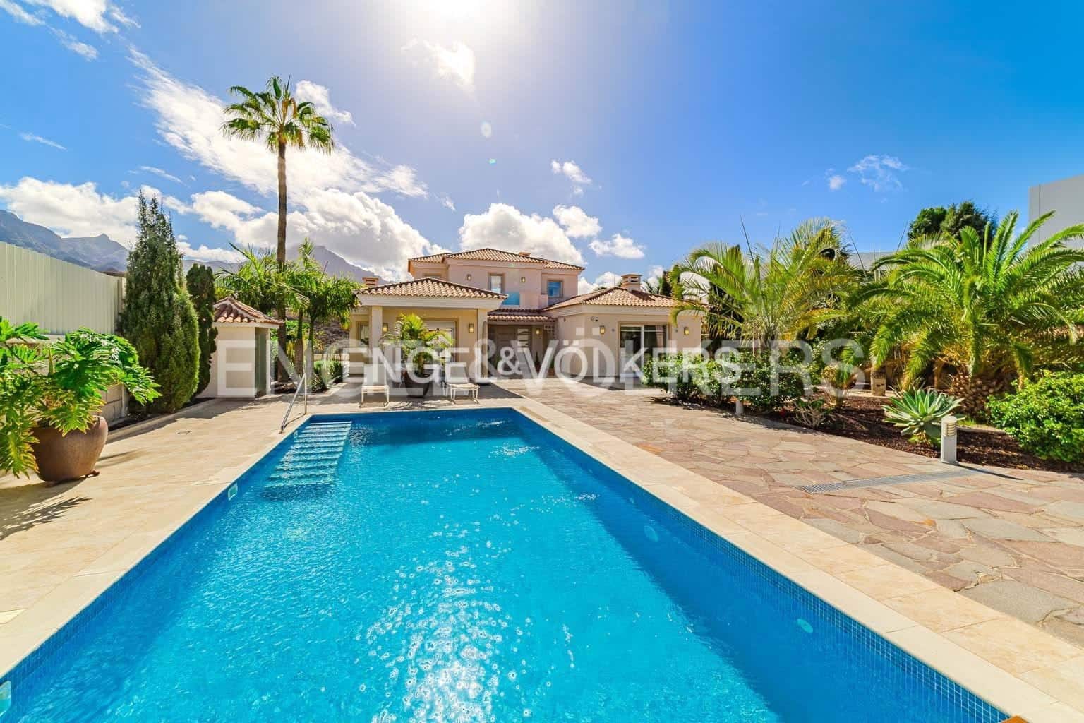 4 sypialnia Willa na sprzedaż w Costa Adeje z basenem garażem - 4 700 000 € (Ref: 8982854)