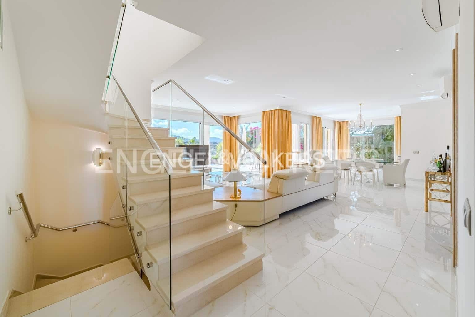 4 sypialnia Willa na sprzedaż w Costa Adeje z basenem garażem - 4 700 000 € (Ref: 8982854)