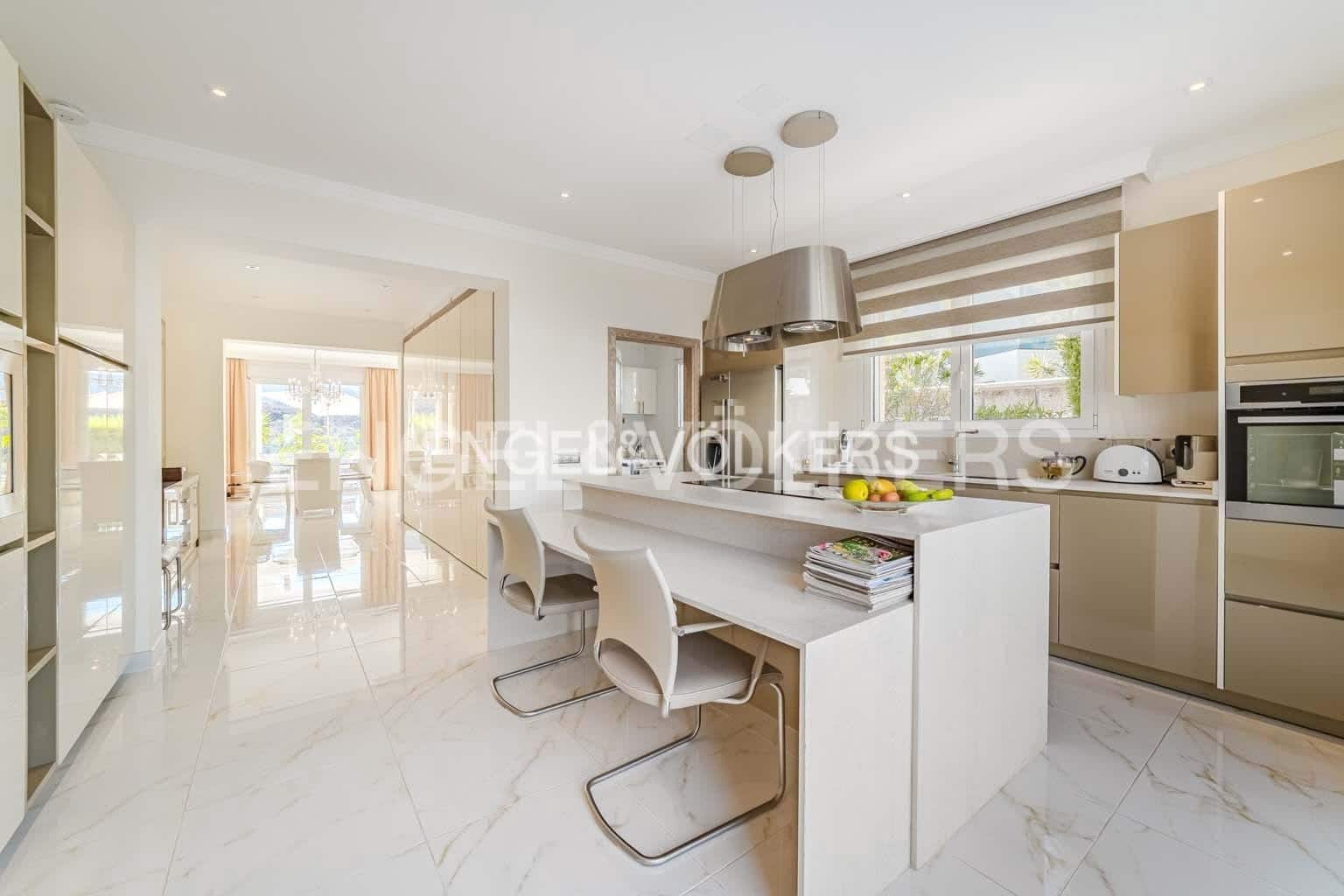 4 sypialnia Willa na sprzedaż w Costa Adeje z basenem garażem - 4 700 000 € (Ref: 8982854)