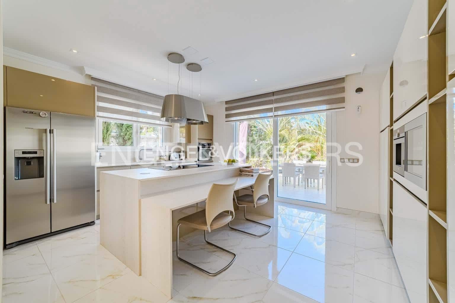 4 sypialnia Willa na sprzedaż w Costa Adeje z basenem garażem - 4 700 000 € (Ref: 8982854)