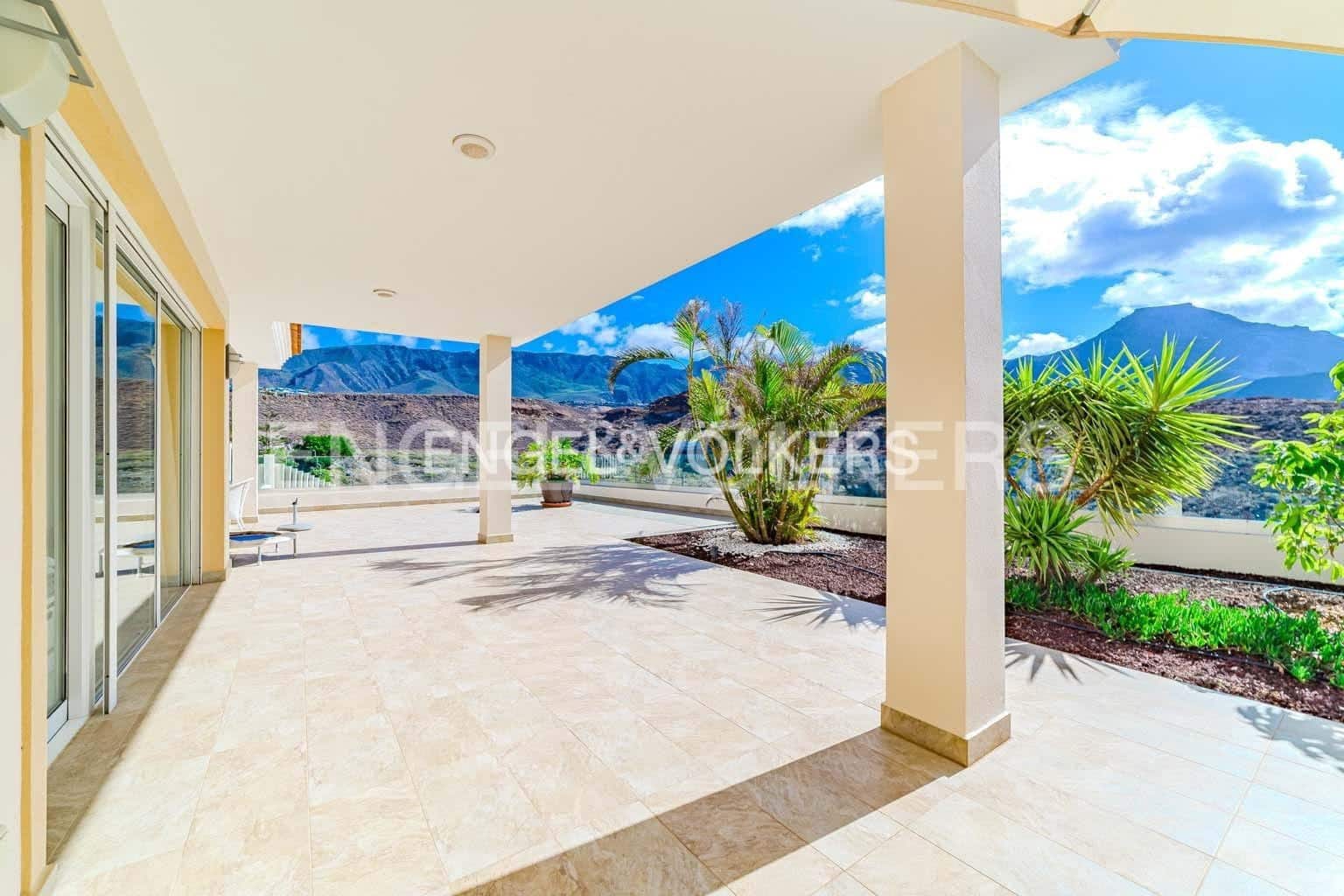 4 sypialnia Willa na sprzedaż w Costa Adeje z basenem garażem - 4 700 000 € (Ref: 8982854)