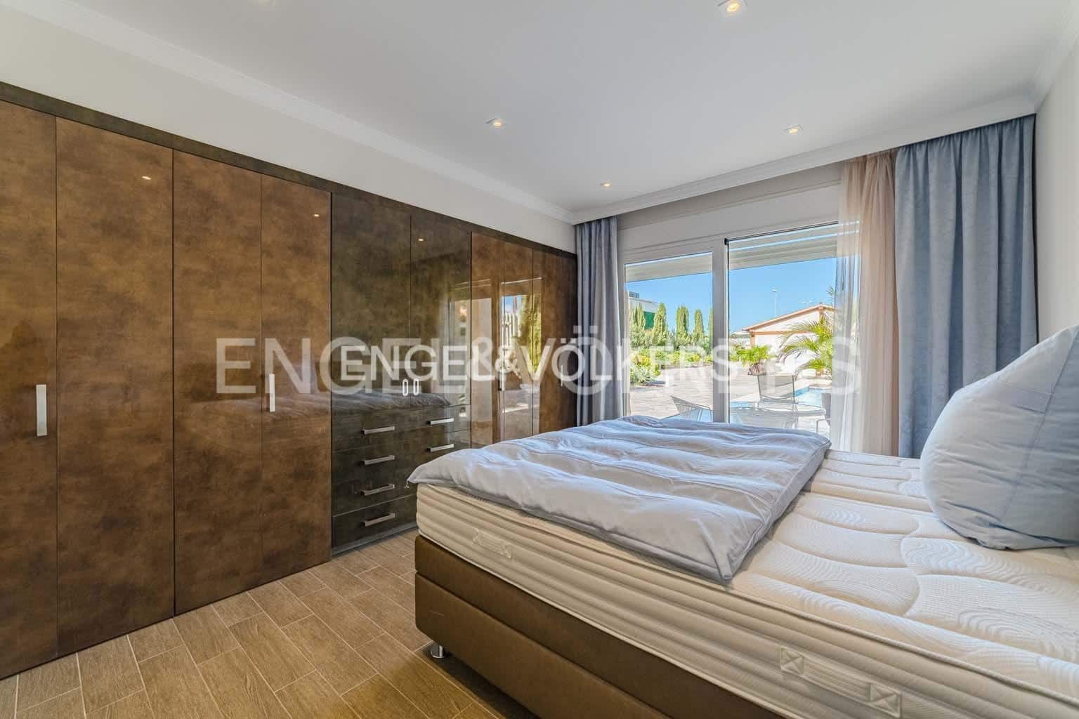 4 sypialnia Willa na sprzedaż w Costa Adeje z basenem garażem - 4 700 000 € (Ref: 8982854)