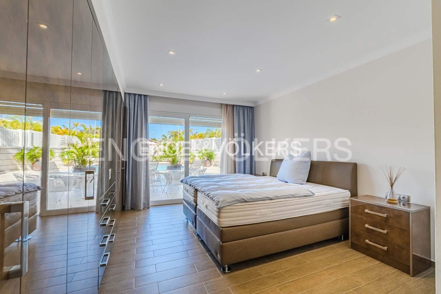 4 sypialnia Willa na sprzedaż w Costa Adeje z basenem garażem - 4 700 000 € (Ref: 8982854)