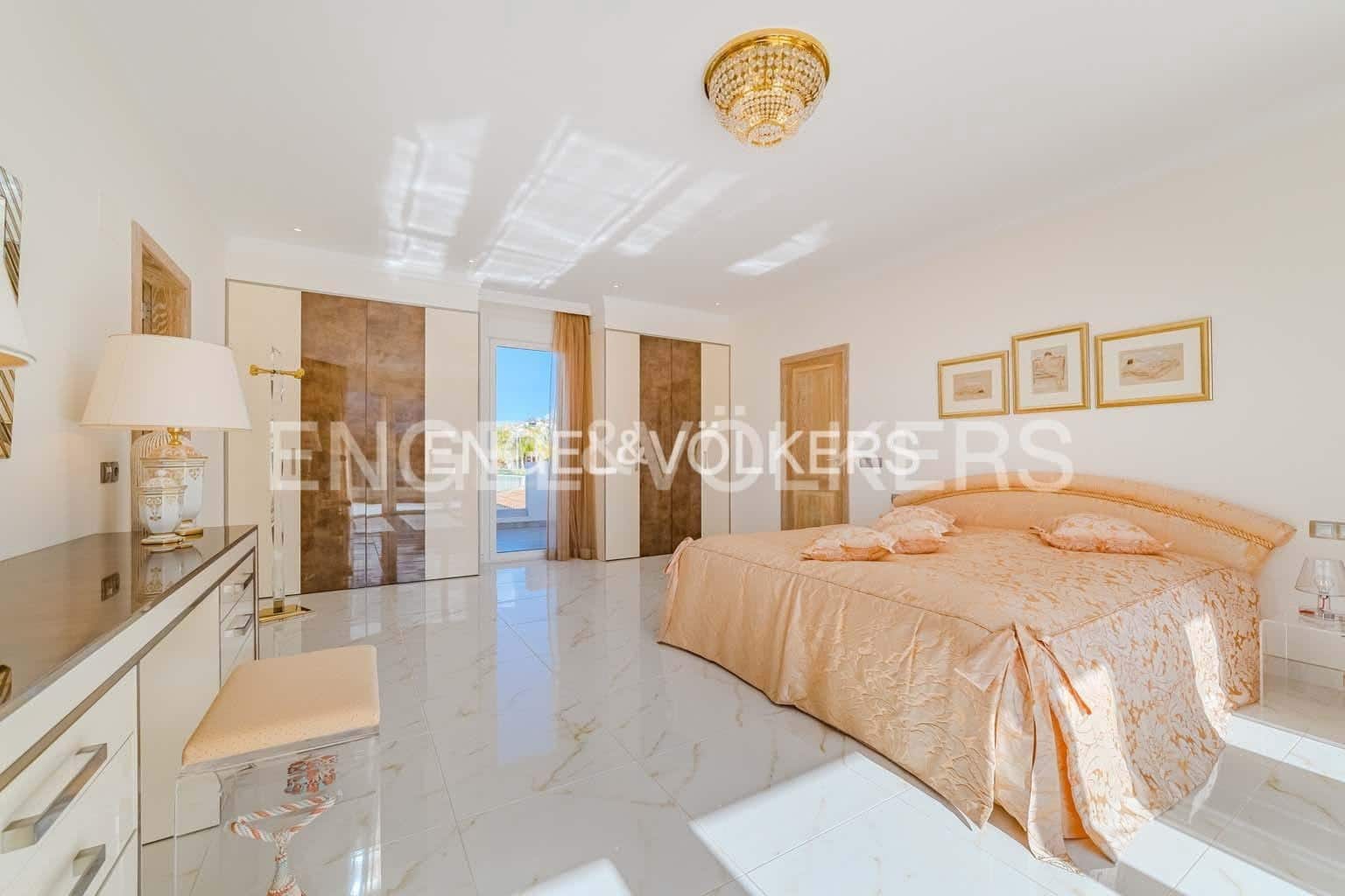 4 sypialnia Willa na sprzedaż w Costa Adeje z basenem garażem - 4 700 000 € (Ref: 8982854)