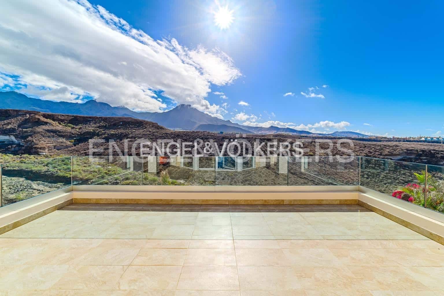 4 sypialnia Willa na sprzedaż w Costa Adeje z basenem garażem - 4 700 000 € (Ref: 8982854)