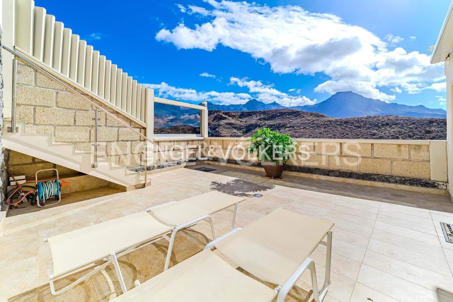 4 sypialnia Willa na sprzedaż w Costa Adeje z basenem garażem - 4 700 000 € (Ref: 8982854)