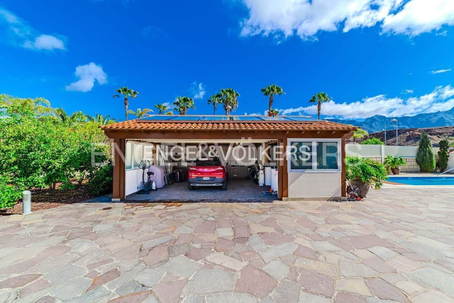 4 sypialnia Willa na sprzedaż w Costa Adeje z basenem garażem - 4 700 000 € (Ref: 8982854)