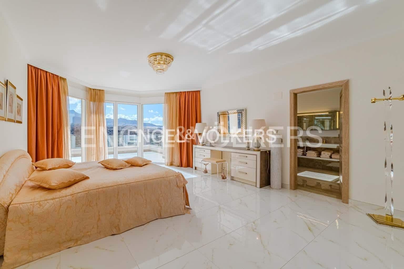 4 sypialnia Willa na sprzedaż w Costa Adeje z basenem garażem - 4 700 000 € (Ref: 8982854)