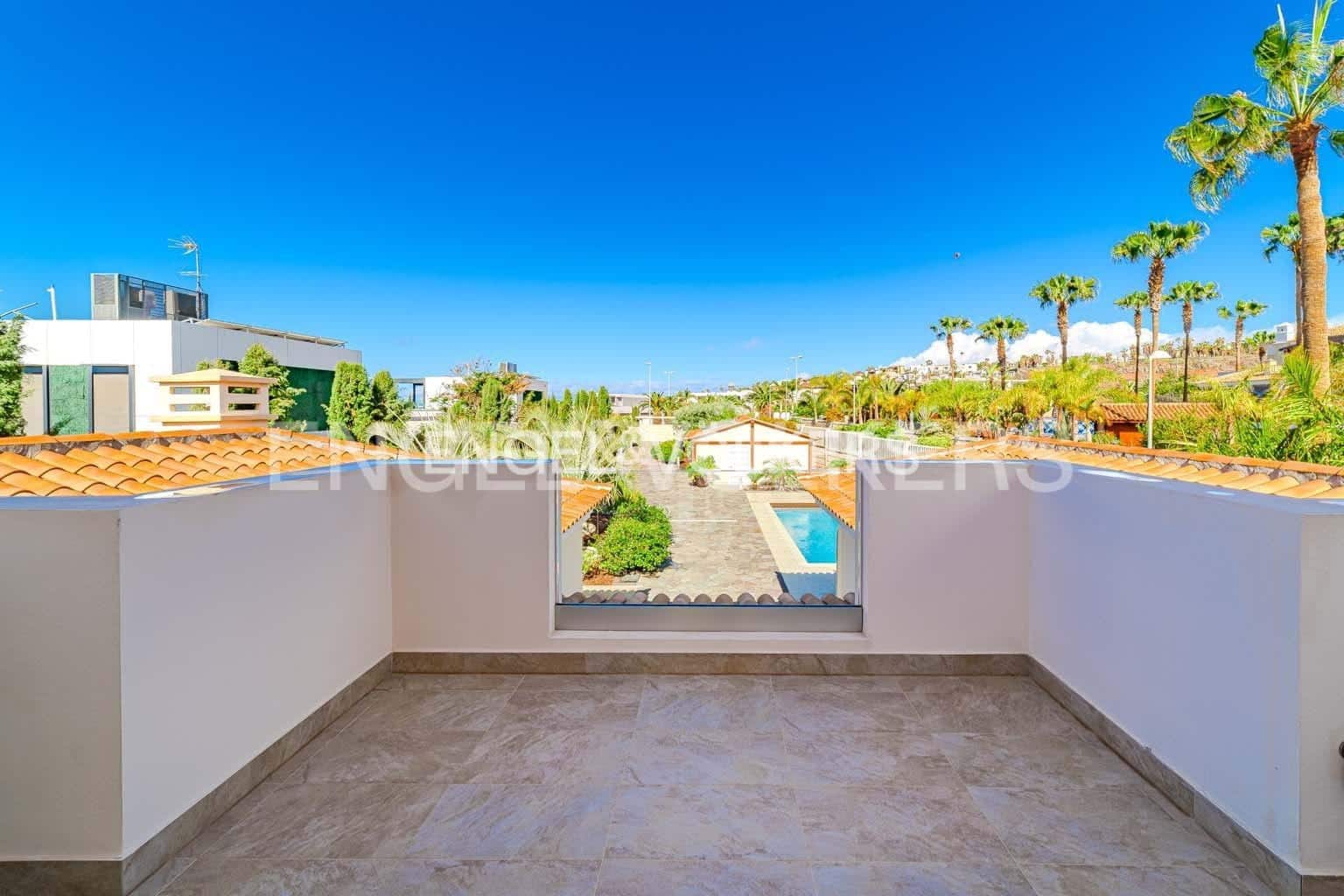 4 sypialnia Willa na sprzedaż w Costa Adeje z basenem garażem - 4 700 000 € (Ref: 8982854)