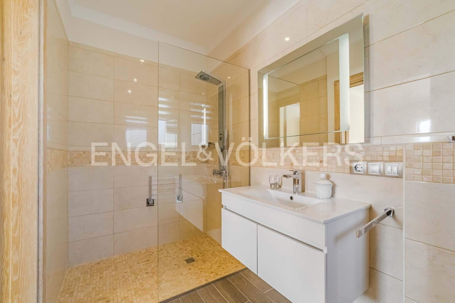 4 soveværelse Villa til salg i Costa Adeje med swimmingpool garage - € 3.900.000 (Ref: 8982854)