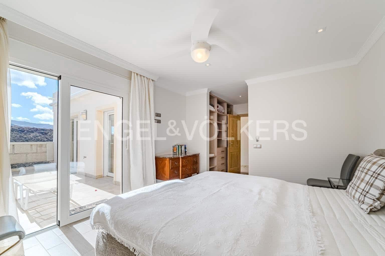 4 soveværelse Villa til salg i Costa Adeje med swimmingpool garage - € 3.900.000 (Ref: 8982854)