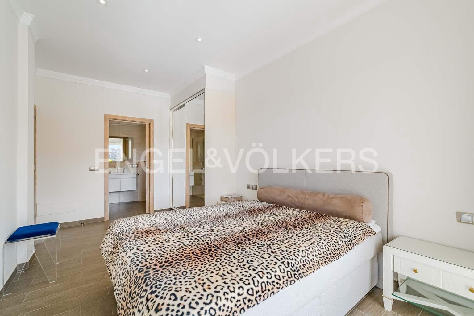 4 soveværelse Villa til salg i Costa Adeje med swimmingpool garage - € 3.900.000 (Ref: 8982854)