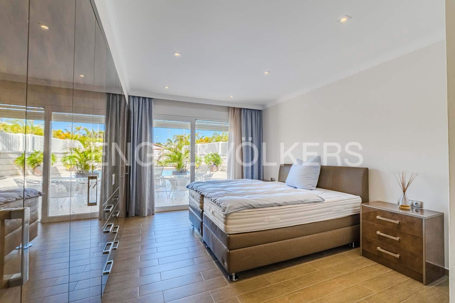 4 soveværelse Villa til salg i Costa Adeje med swimmingpool garage - € 3.900.000 (Ref: 8982854)