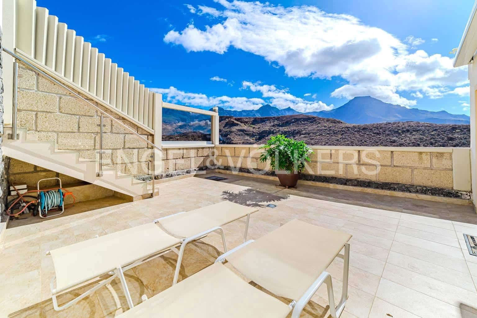 4 soveværelse Villa til salg i Costa Adeje med swimmingpool garage - € 3.900.000 (Ref: 8982854)