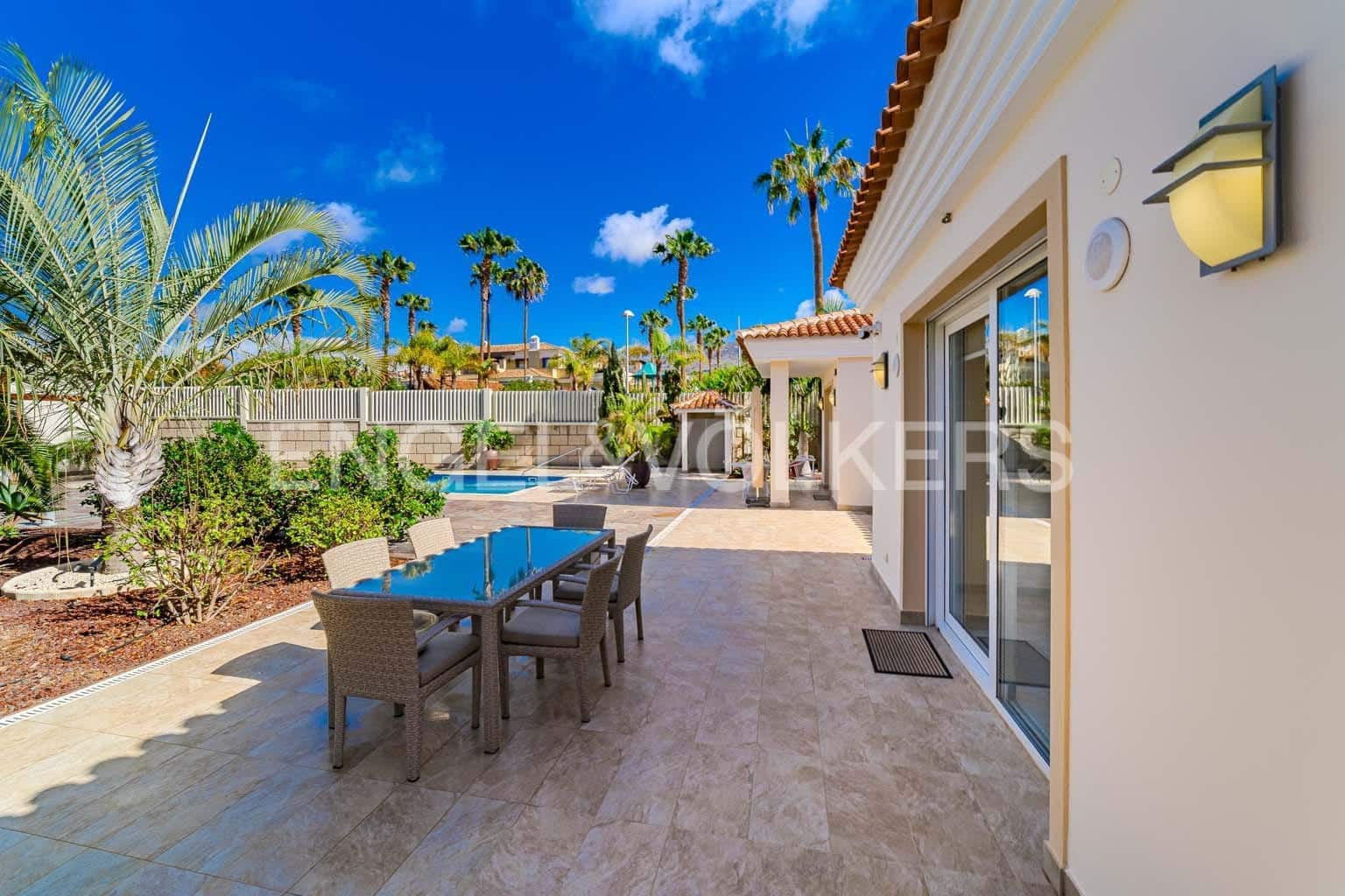 4 soveværelse Villa til salg i Costa Adeje med swimmingpool garage - € 3.900.000 (Ref: 8982854)