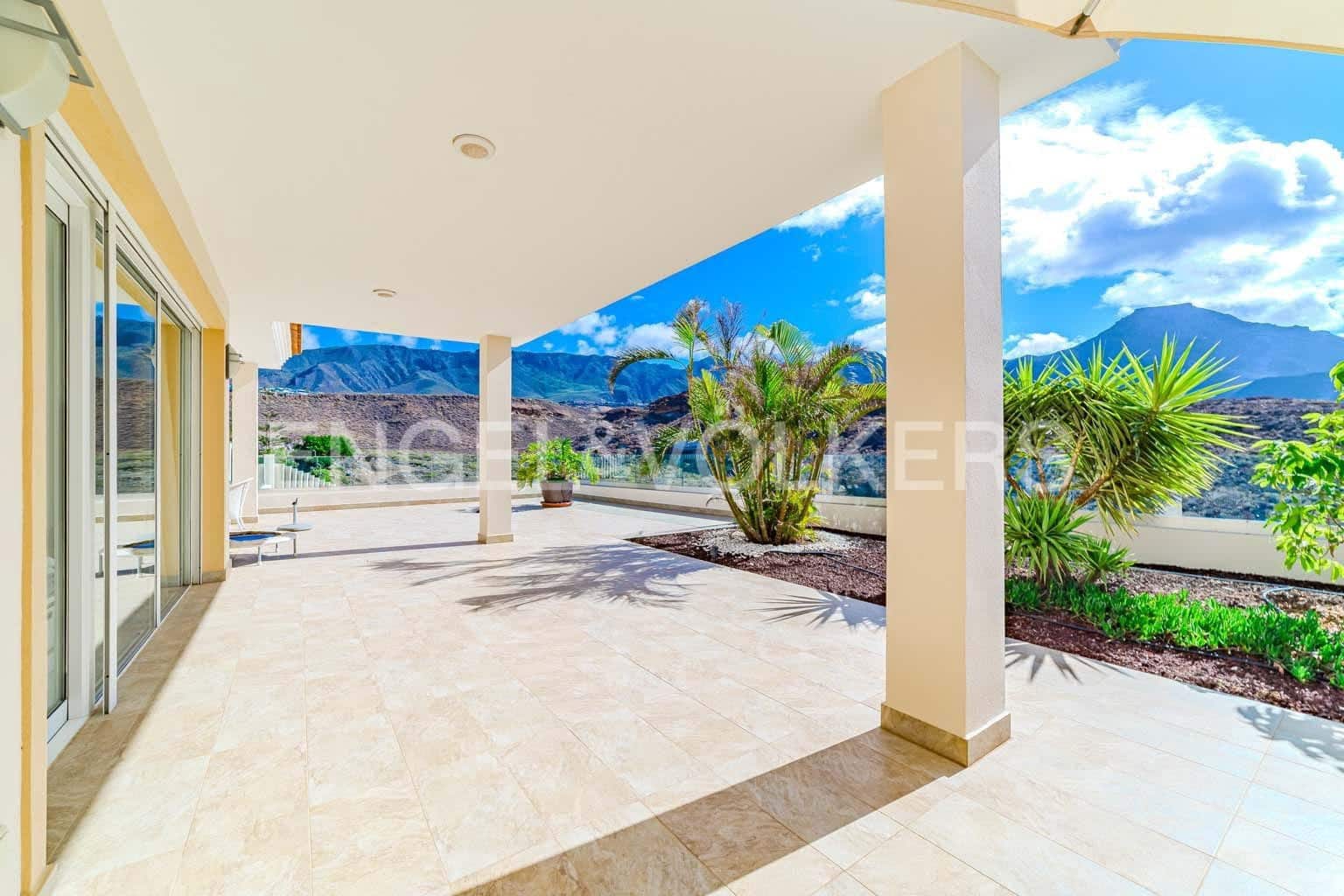4 soveværelse Villa til salg i Costa Adeje med swimmingpool garage - € 3.900.000 (Ref: 8982854)