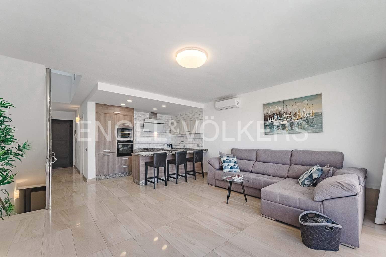 3 makuuhuone Huvila myytävänä paikassa La Caleta Adeje mukana uima-altaan 
autotalli - 1 195 000 € (Ref: 8982855)