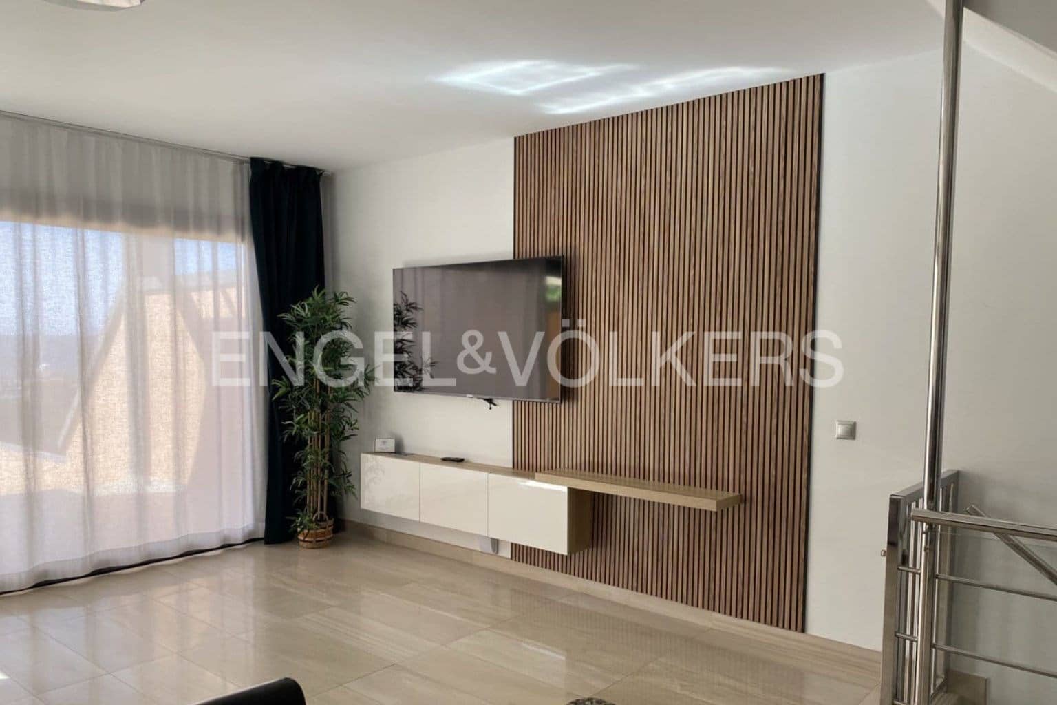 3 makuuhuone Huvila myytävänä paikassa La Caleta Adeje mukana uima-altaan 
autotalli - 1 195 000 € (Ref: 8982855)