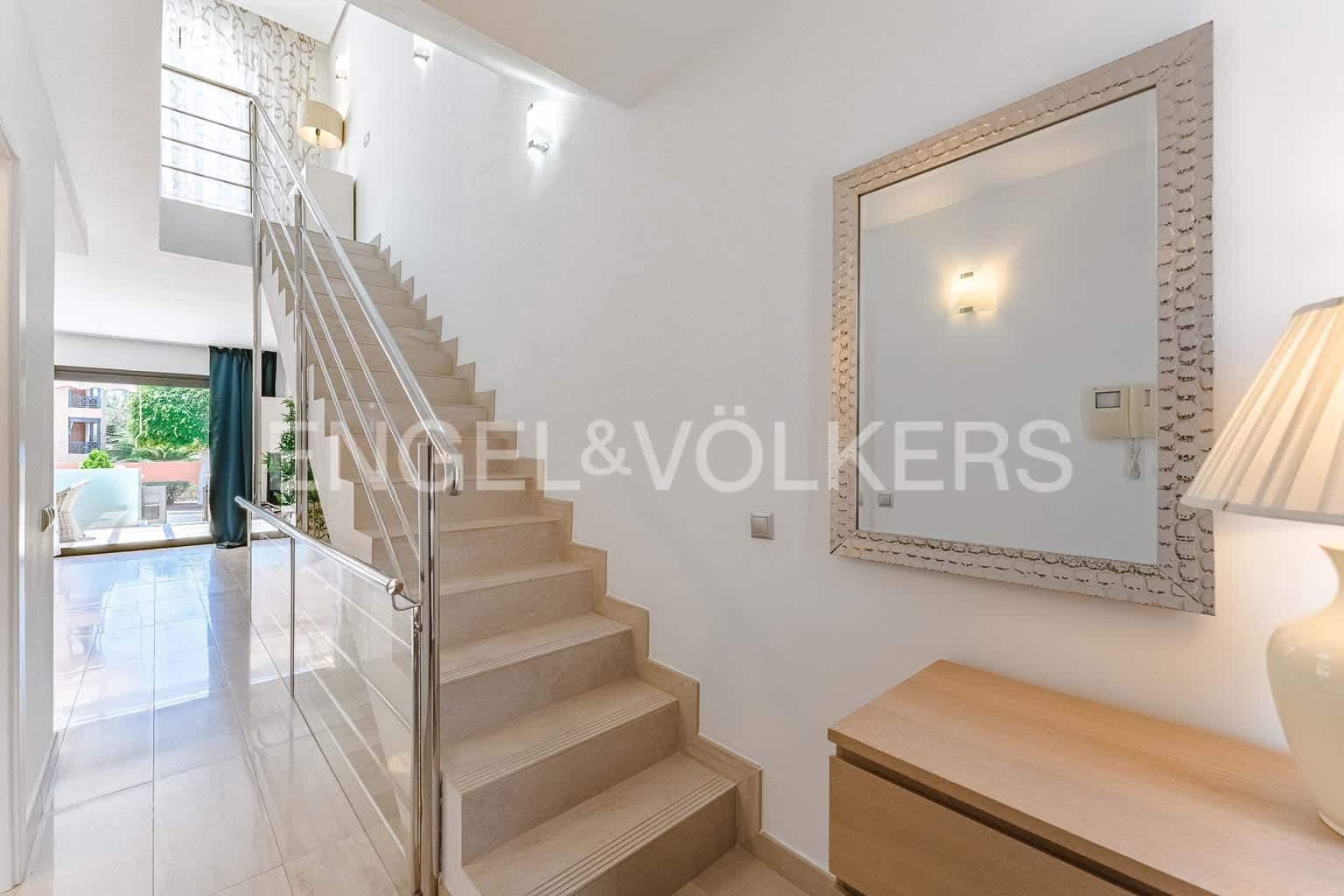 3 makuuhuone Huvila myytävänä paikassa La Caleta Adeje mukana uima-altaan 
autotalli - 1 195 000 € (Ref: 8982855)