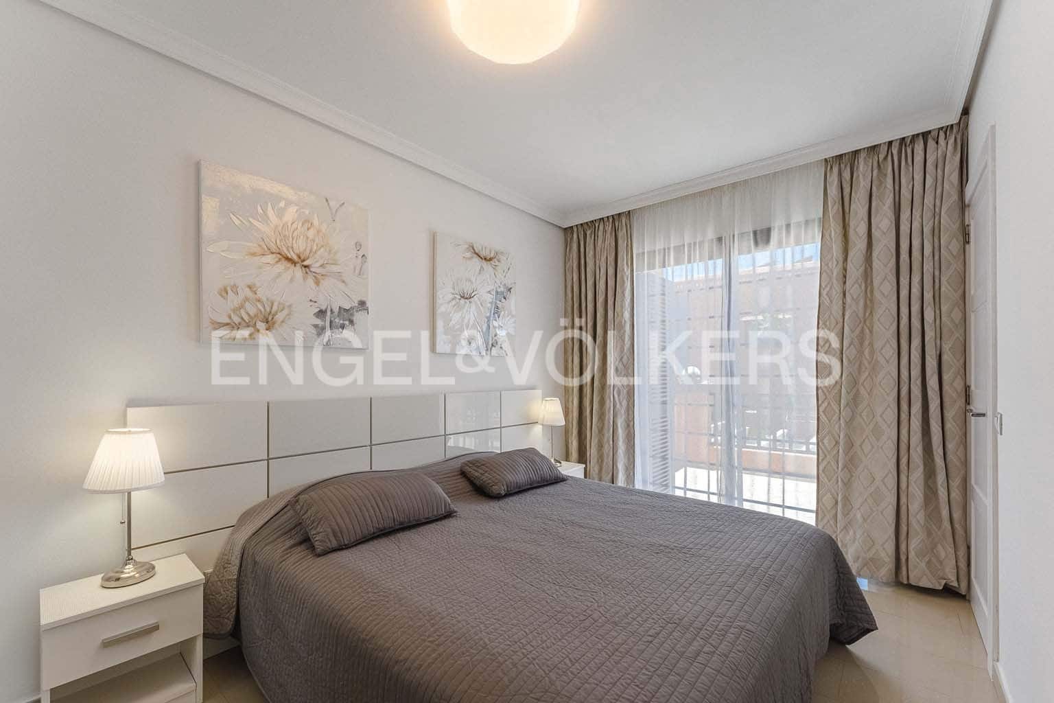 3 makuuhuone Huvila myytävänä paikassa La Caleta Adeje mukana uima-altaan 
autotalli - 1 195 000 € (Ref: 8982855)