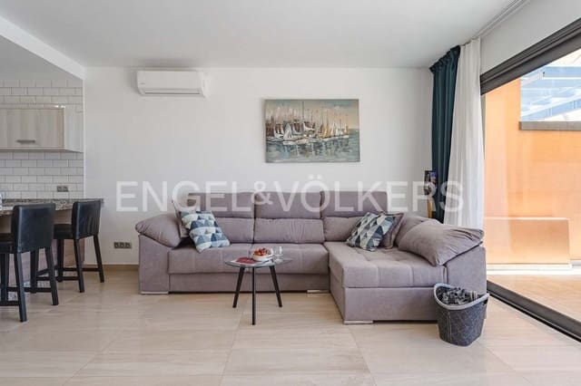 3 makuuhuone Huvila myytävänä paikassa La Caleta Adeje, Adeje mukana uima-altaan 
autotalli - 1 195 000 € (Ref: 8982855)