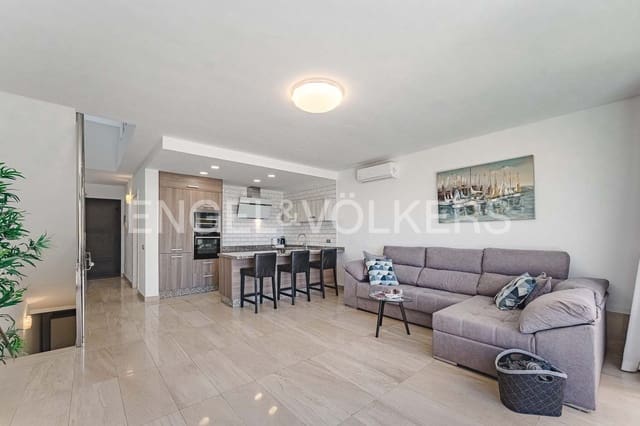 3 makuuhuone Huvila myytävänä paikassa La Caleta Adeje, Adeje mukana uima-altaan 
autotalli - 1 195 000 € (Ref: 8982855)