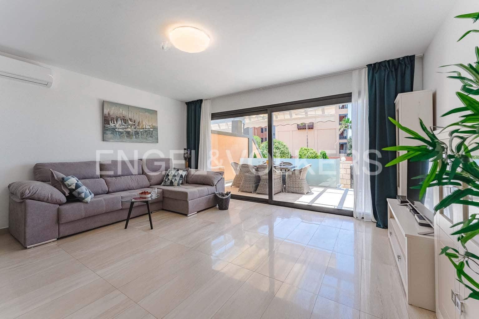 3 makuuhuone Huvila myytävänä paikassa La Caleta Adeje mukana uima-altaan 
autotalli - 1 195 000 € (Ref: 8982855)