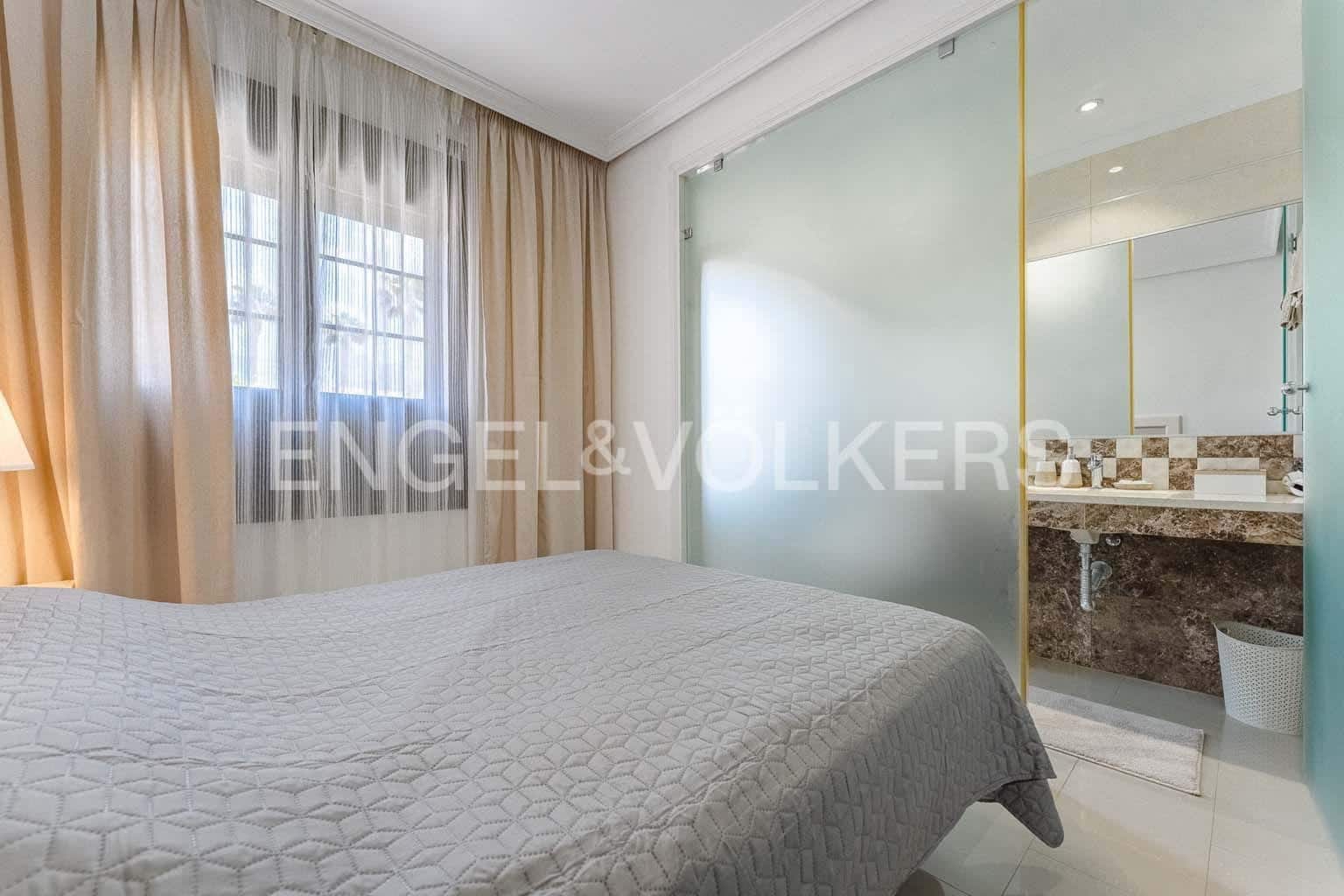 3 makuuhuone Huvila myytävänä paikassa La Caleta Adeje mukana uima-altaan 
autotalli - 1 195 000 € (Ref: 8982855)