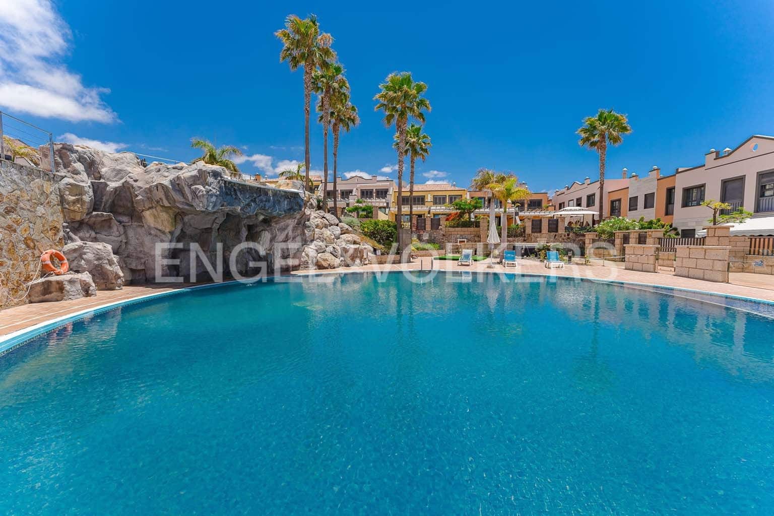 3 makuuhuone Huvila myytävänä paikassa La Caleta Adeje mukana uima-altaan 
autotalli - 1 195 000 € (Ref: 8982855)