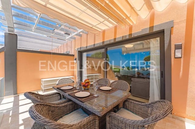 3 makuuhuone Huvila myytävänä paikassa La Caleta Adeje, Adeje mukana uima-altaan 
autotalli - 1 195 000 € (Ref: 8982855)