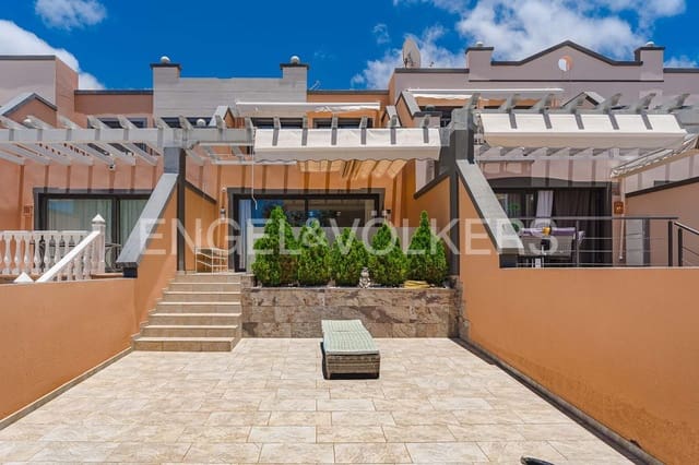 3 makuuhuone Huvila myytävänä paikassa La Caleta Adeje, Adeje mukana uima-altaan 
autotalli - 1 195 000 € (Ref: 8982855)