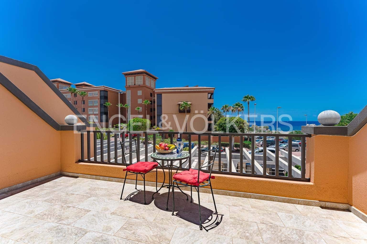 3 makuuhuone Huvila myytävänä paikassa La Caleta Adeje mukana uima-altaan 
autotalli - 1 195 000 € (Ref: 8982855)