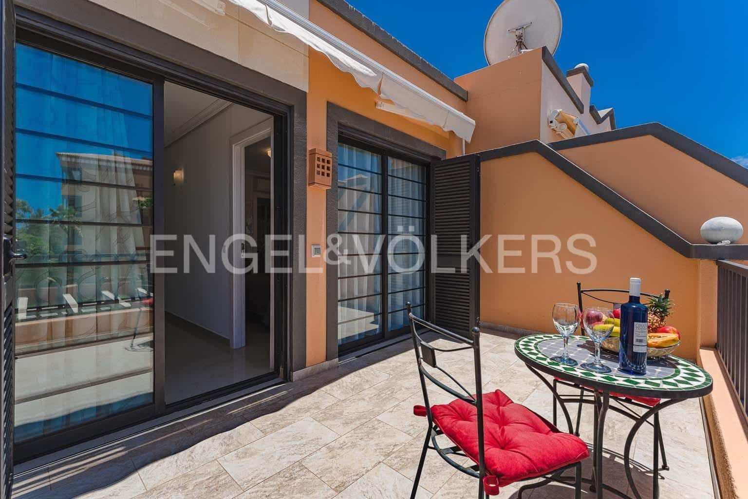 3 makuuhuone Huvila myytävänä paikassa La Caleta Adeje mukana uima-altaan 
autotalli - 1 195 000 € (Ref: 8982855)