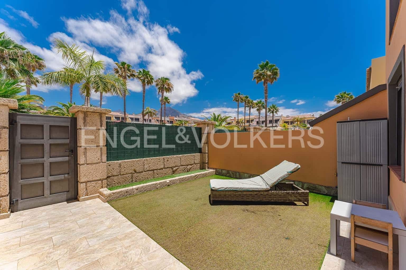 3 makuuhuone Huvila myytävänä paikassa La Caleta Adeje mukana uima-altaan 
autotalli - 1 195 000 € (Ref: 8982855)