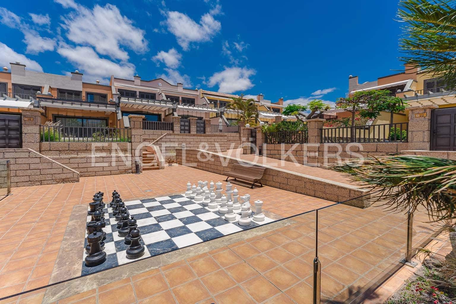 3 makuuhuone Huvila myytävänä paikassa La Caleta Adeje mukana uima-altaan 
autotalli - 1 195 000 € (Ref: 8982855)