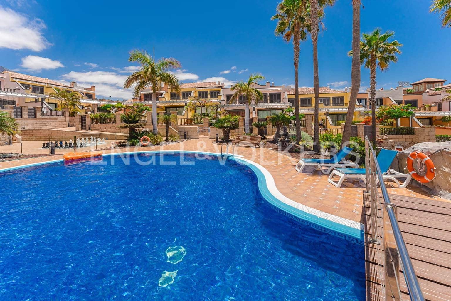 3 makuuhuone Huvila myytävänä paikassa La Caleta Adeje mukana uima-altaan 
autotalli - 1 195 000 € (Ref: 8982855)