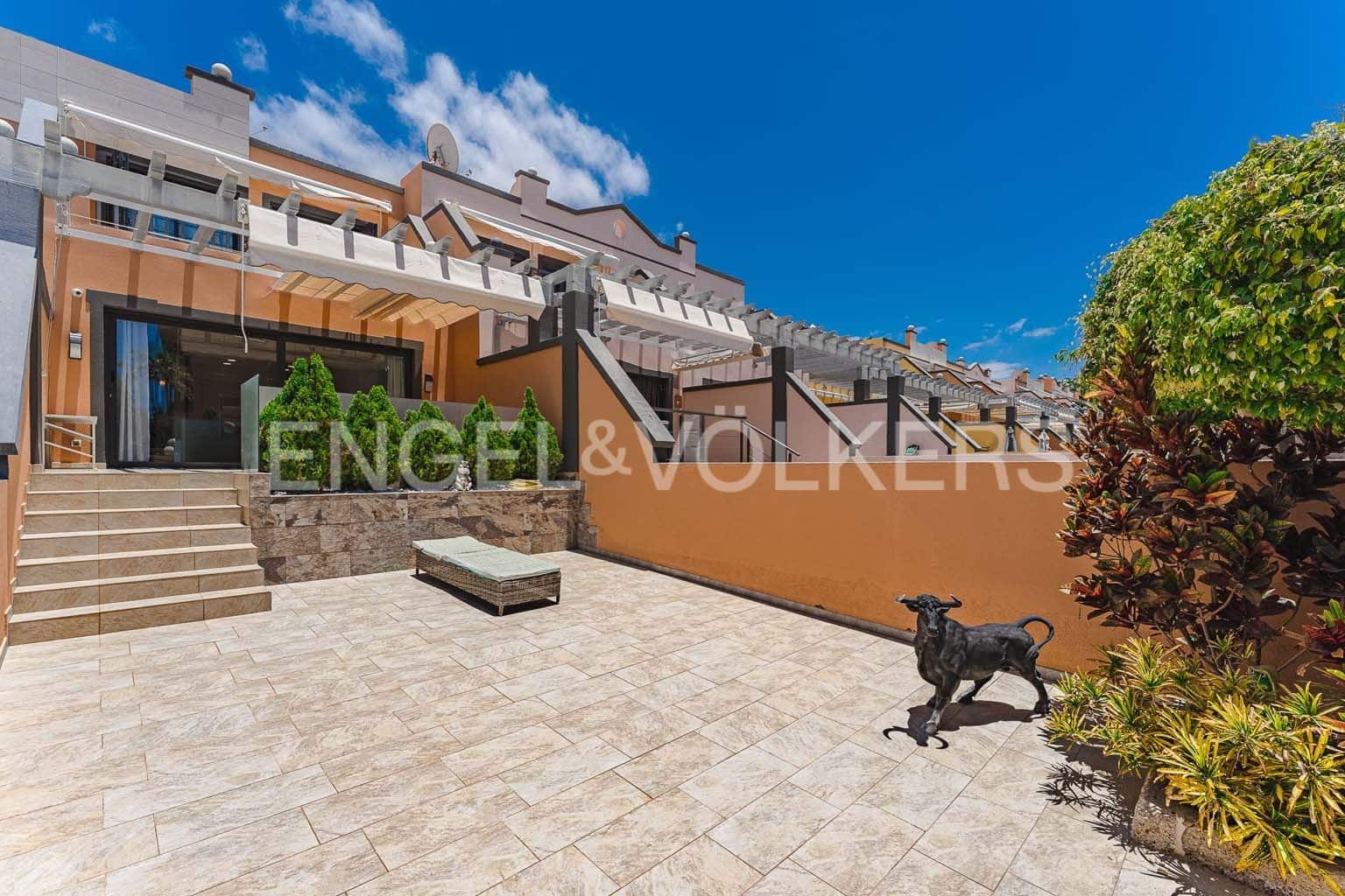 3 makuuhuone Huvila myytävänä paikassa La Caleta Adeje mukana uima-altaan 
autotalli - 1 195 000 € (Ref: 8982855)