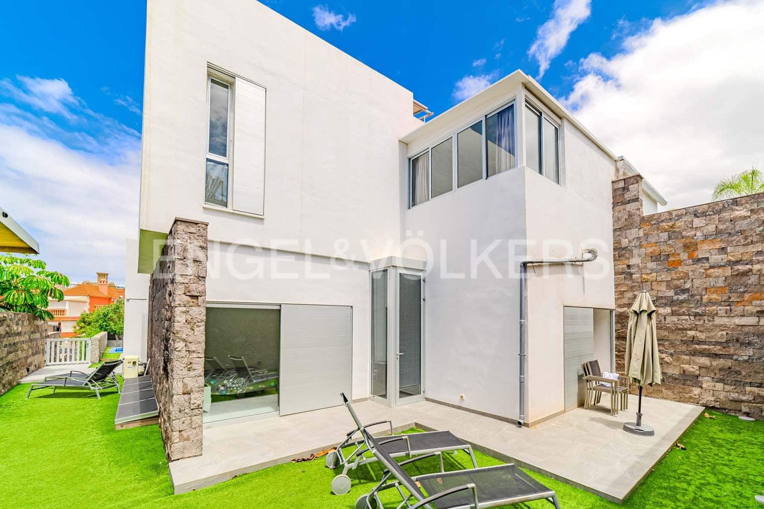 5 Zimmer Villa zu verkaufen in Costa Adeje mit Pool Garage - 2.930.000 € (Ref: 8986414)