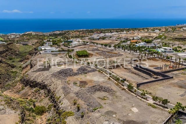 Undeveloped Land for sale in Costa Adeje, Adeje - € 2,300,000 (Ref: 9047161)