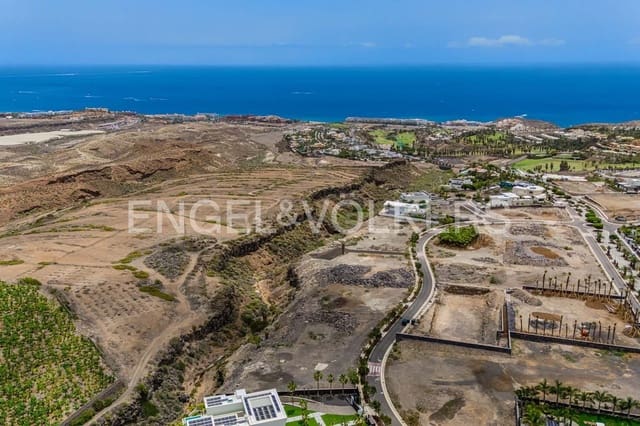 Undeveloped Land for sale in Costa Adeje, Adeje - € 2,300,000 (Ref: 9047161)