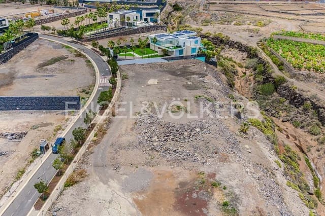 Undeveloped Land for sale in Costa Adeje, Adeje - € 2,300,000 (Ref: 9047161)