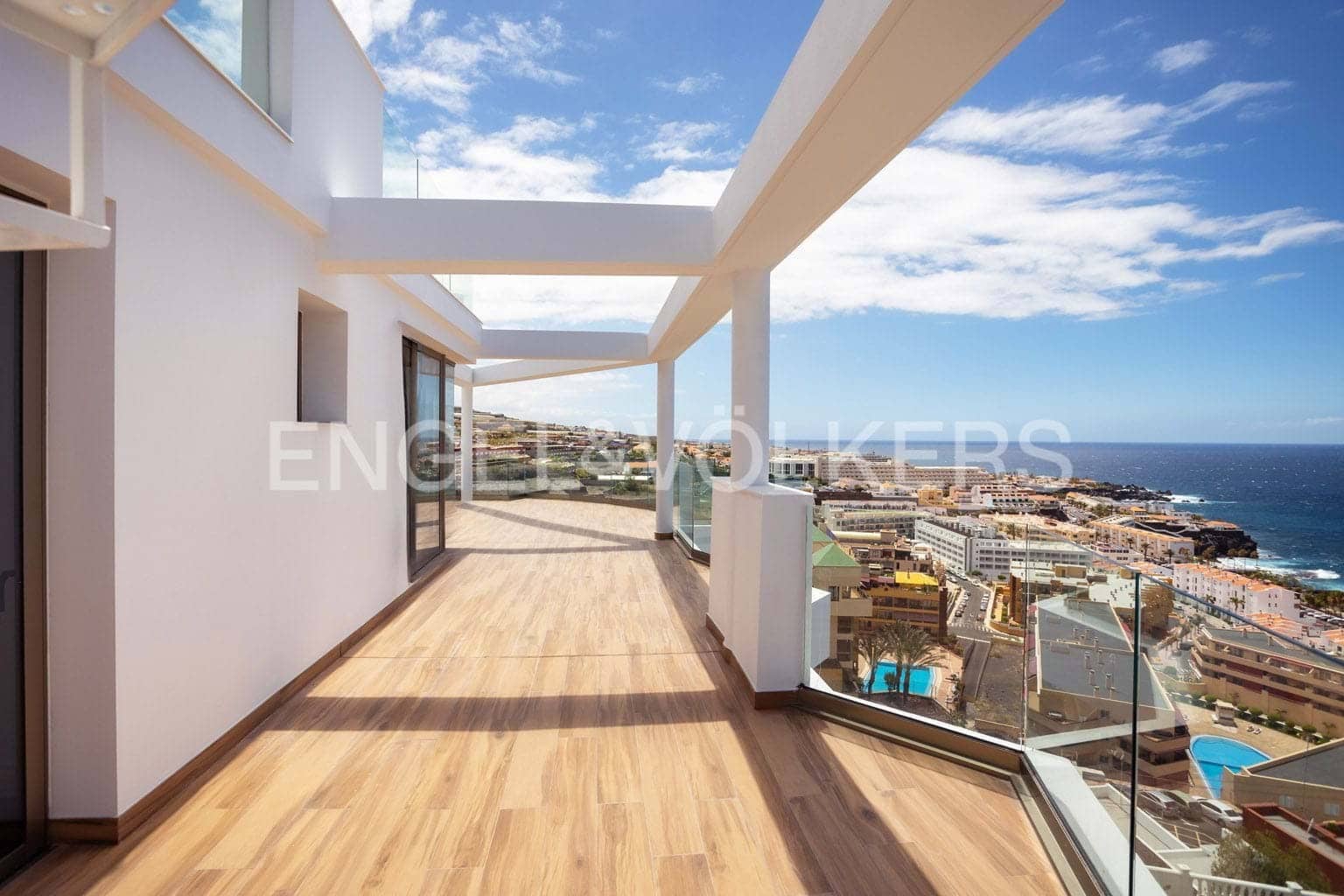 4 soveværelse Lejlighed til salg i Puerto Santiago med swimmingpool - € 1.150.000 (Ref: 9050512)