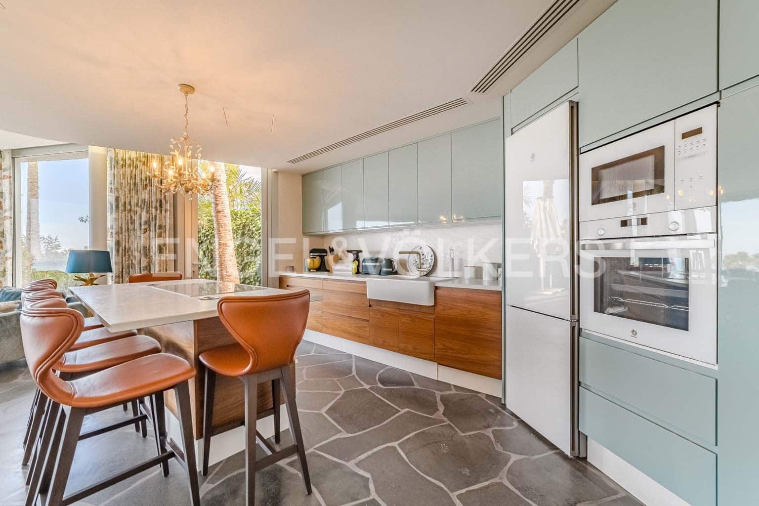 4 bedroom Villa for sale in Guia de Isora with pool garage - € 3,500,000 (Ref: 9079695)