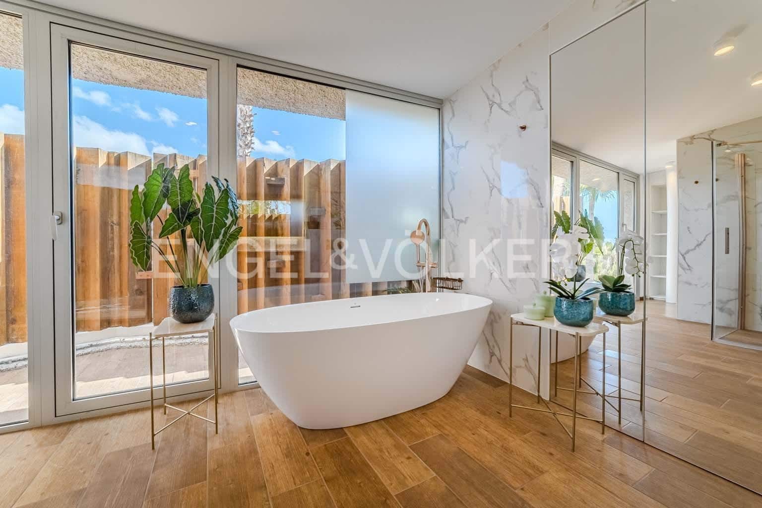 4 bedroom Villa for sale in Guia de Isora with pool garage - € 3,500,000 (Ref: 9079695)