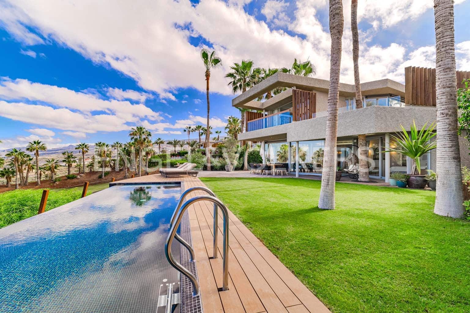 4 bedroom Villa for sale in Guia de Isora with pool garage - € 3,500,000 (Ref: 9079695)