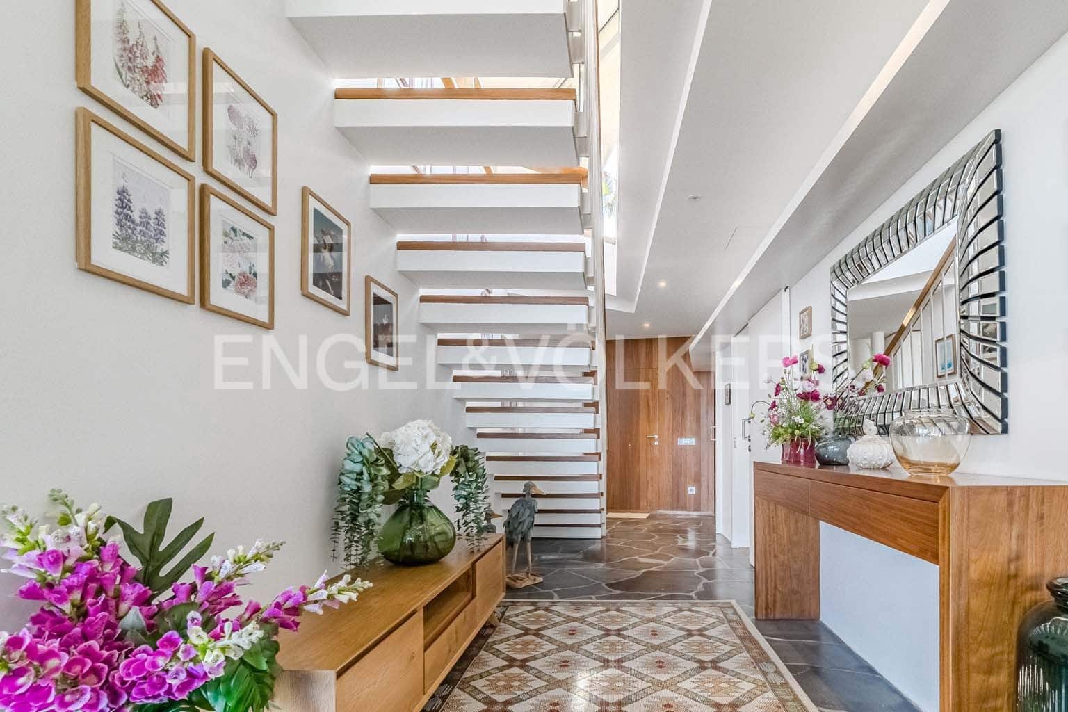 4 bedroom Villa for sale in Guia de Isora with pool garage - € 3,500,000 (Ref: 9079695)