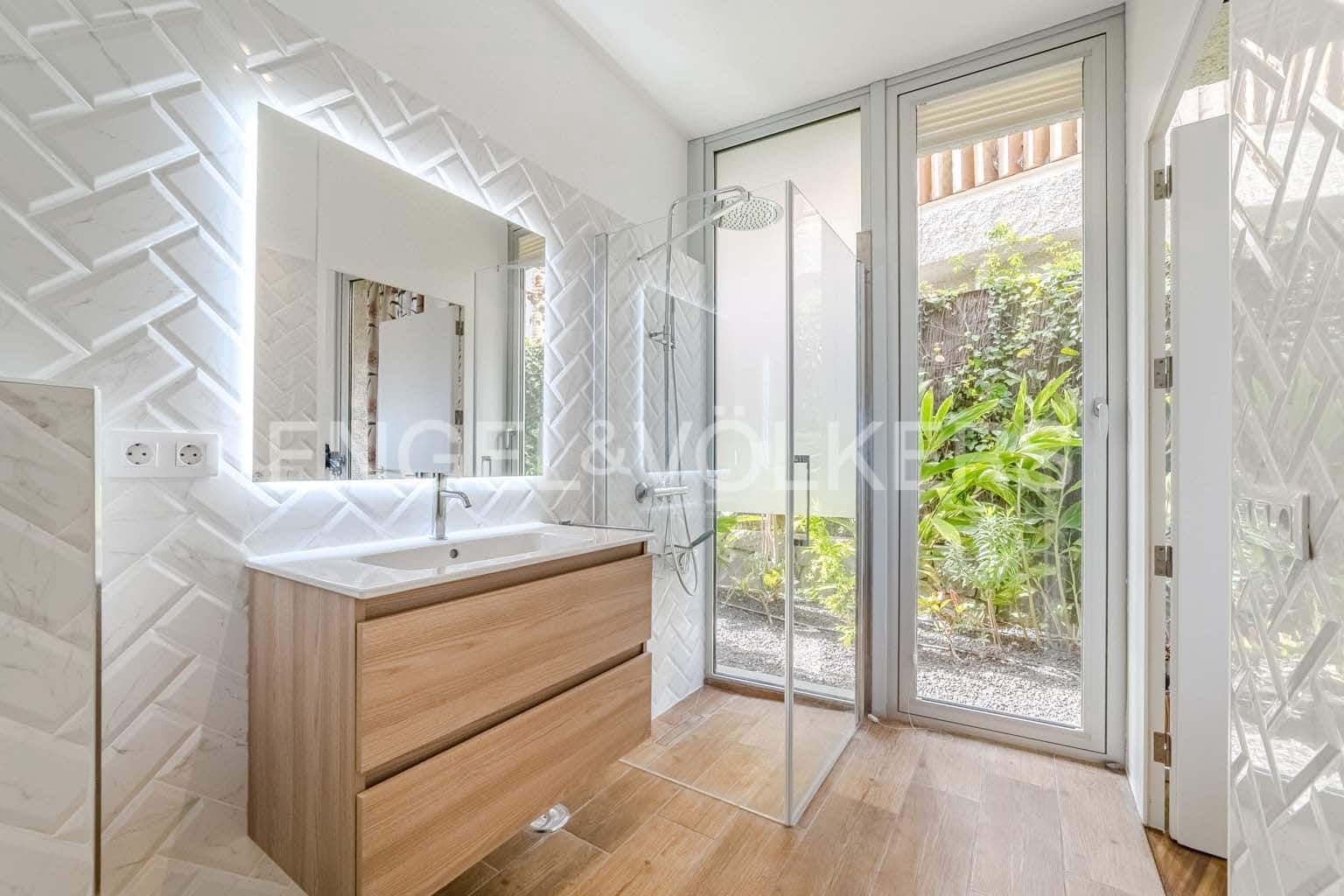 4 bedroom Villa for sale in Guia de Isora with pool garage - € 3,500,000 (Ref: 9079695)