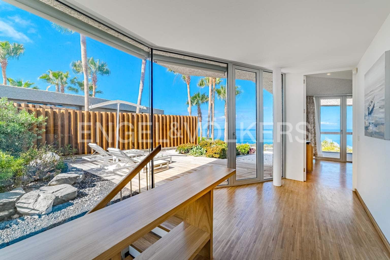 4 bedroom Villa for sale in Guia de Isora with pool garage - € 3,500,000 (Ref: 9079695)