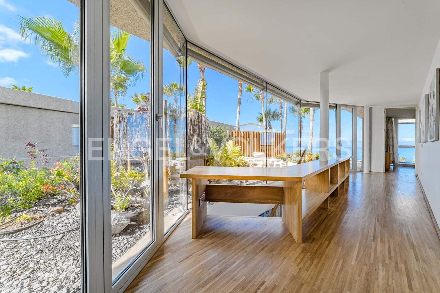 4 bedroom Villa for sale in Guia de Isora with pool garage - € 3,500,000 (Ref: 9079695)