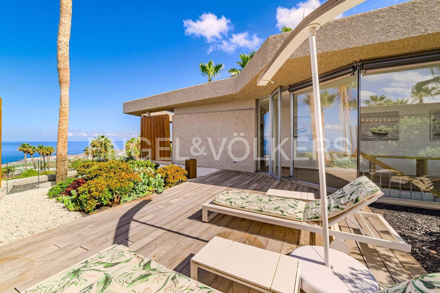 4 bedroom Villa for sale in Guia de Isora with pool garage - € 3,500,000 (Ref: 9079695)